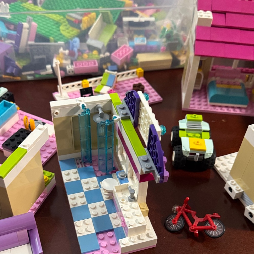 LEGO FRIENDS Assorted Buildings & Characters - Picture 9 of 16